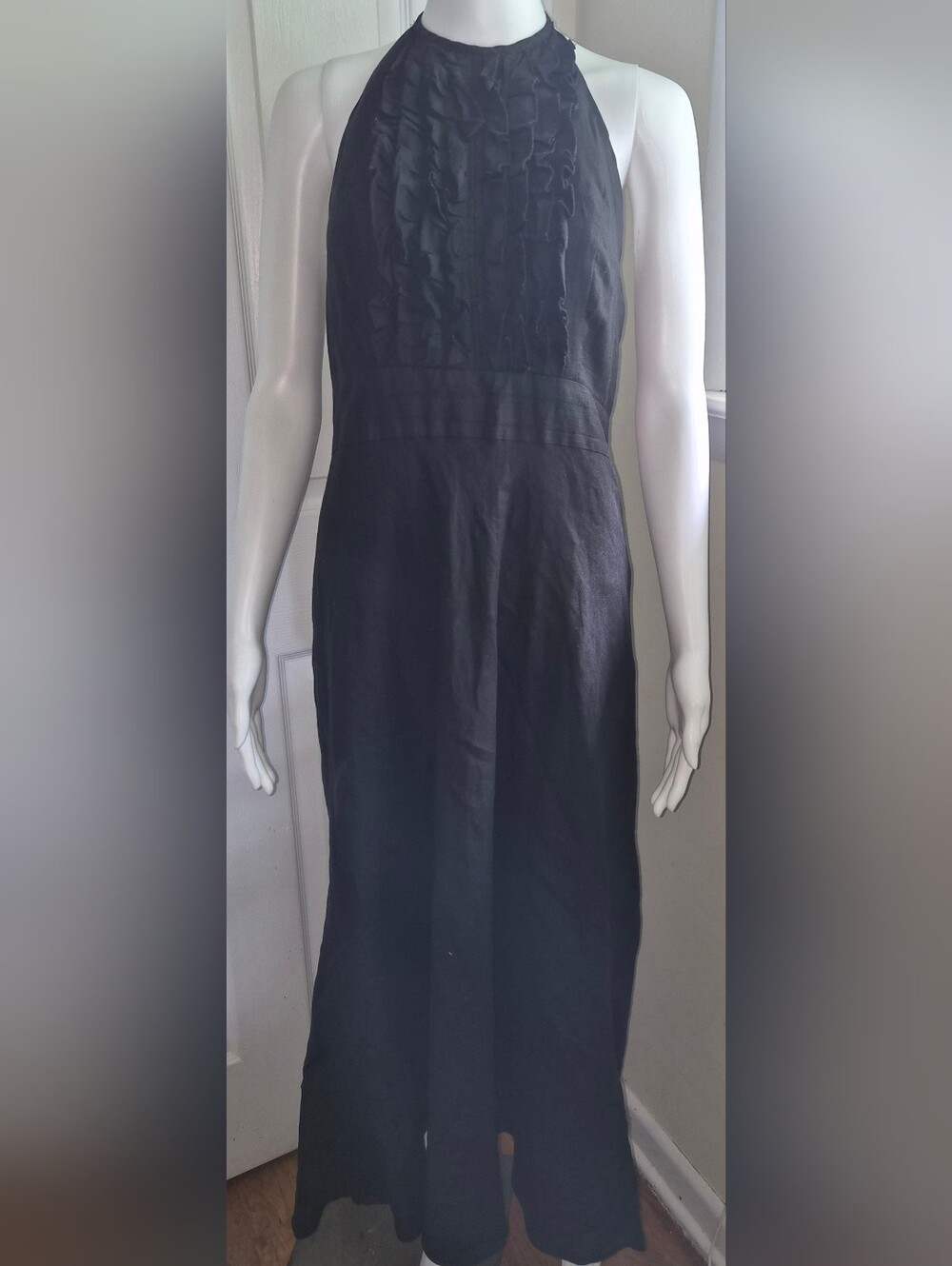 Elegant Black Midi Dress with Subtle Sheen